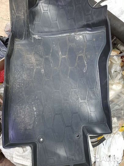 Автомобильные коврики резиновые
