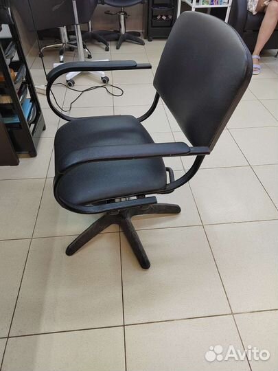 Парикмахерское кресло бу