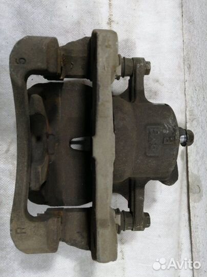 Суппорт передний передний правый Toyota Corolla