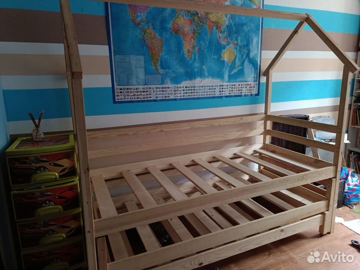 Кровать трехъярусная выкатная домик