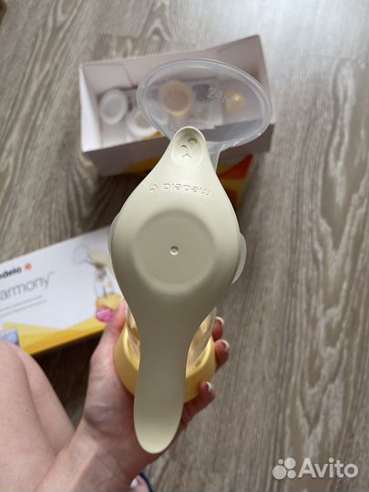 Молокоотсос medela новый