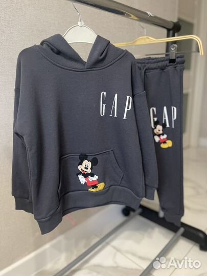 Костюм для мальчика GAP