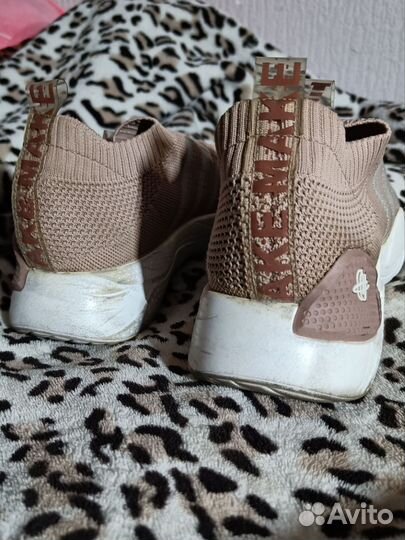 Кроссовки женские 38 размер бу