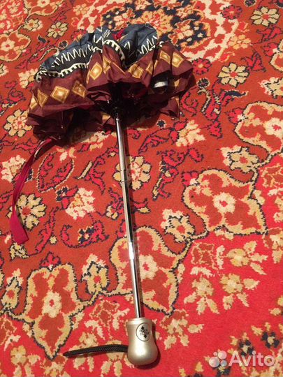 Зонт с автоматическим механизмом