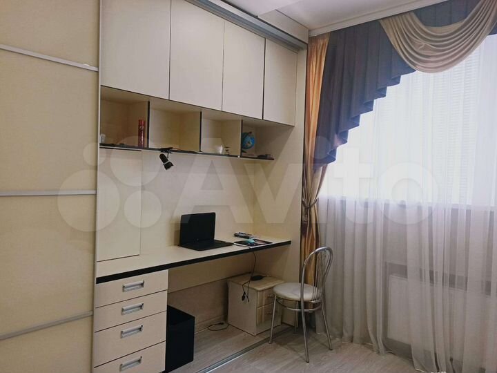 2-к. квартира, 60 м², 1/10 эт.
