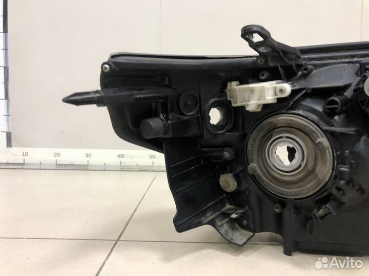 Б/У Фара левая 8117060C82 toyota