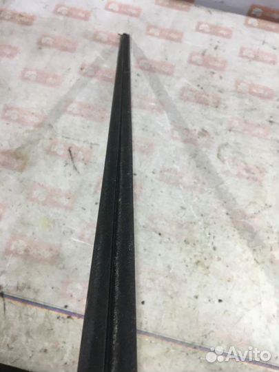 Уплотнитель стекла двери бархотка передний левый