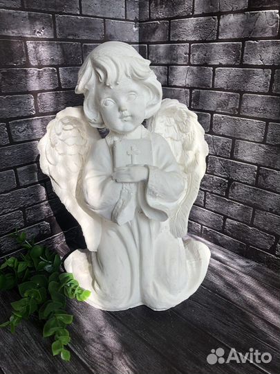 Ангел из мрамора