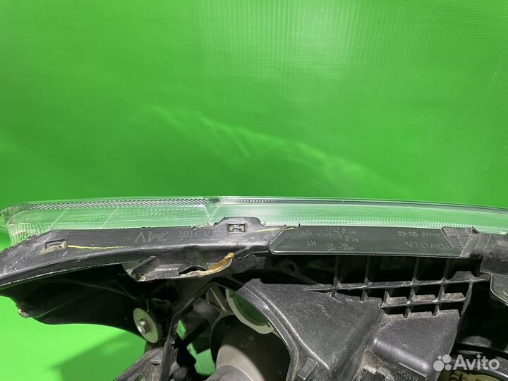 Фара левая Toyota Avensis 2 2003-2006