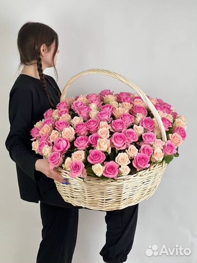 Цветы в корзине