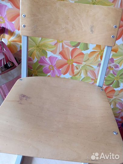 Детский письменный стол и стул