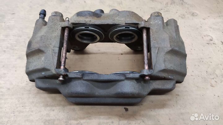 Суппорт передний Тойота Ленд Крузер Прадо 120/150