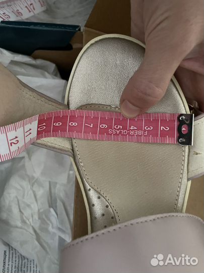 Босоножки новые