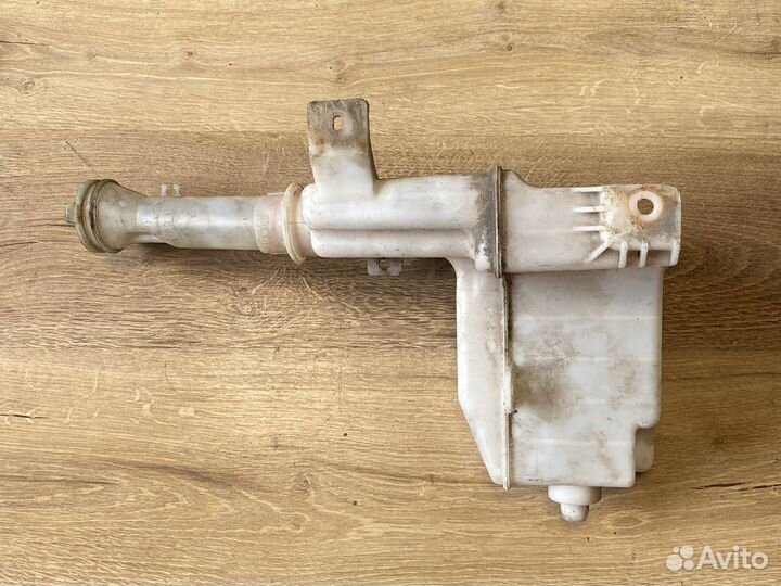 Бачок омывателя Mazda Premacy 1999-2005, артикул 6