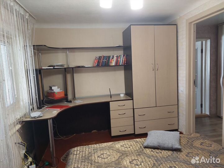 Компьютерный стол и шкаф