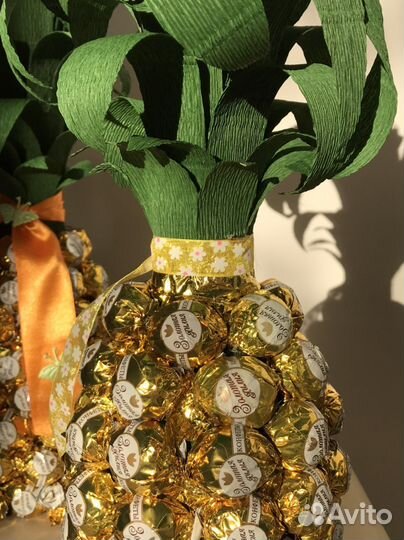 Ананас из конфет и шампанского