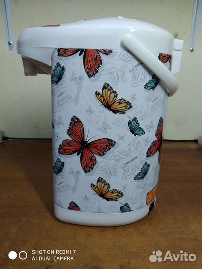 Продаётся термос чайник 4 л ёмкости 750 w