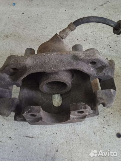 Суппорт передний правый BMW 7 E32 бмв 7 е32