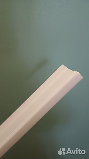 Плинтус напольный белый