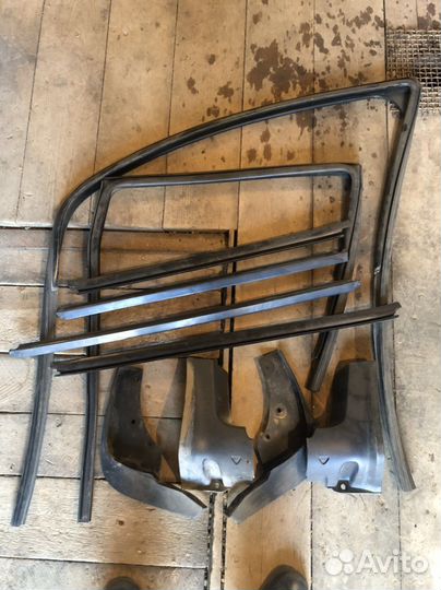 Уплотнитель стекла двер Рено Дастер