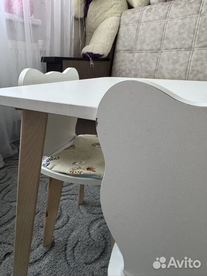 Детский стол и 2 стула
