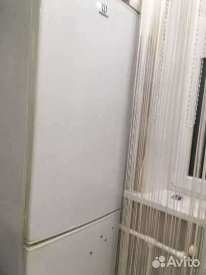 Холодильник бу indesit