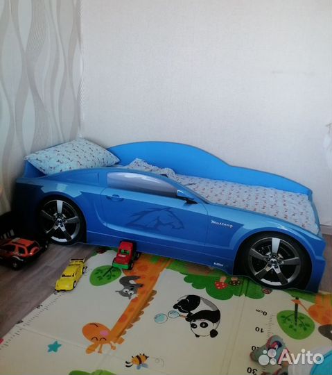Детская кровать машина