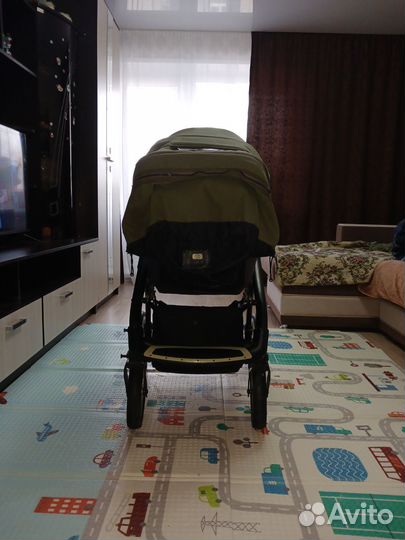 Прогулочная коляска с надувными колесами