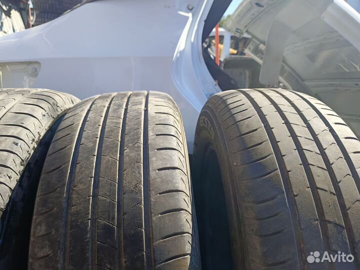 Kumho Ecsta HS51 205/65 R16 95H