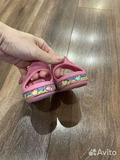 Сандалии для девочки Crocs c13