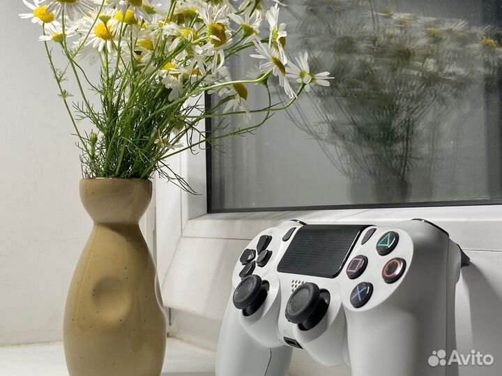 Геймпад PlayStation 4 DualShock 4 v2 White