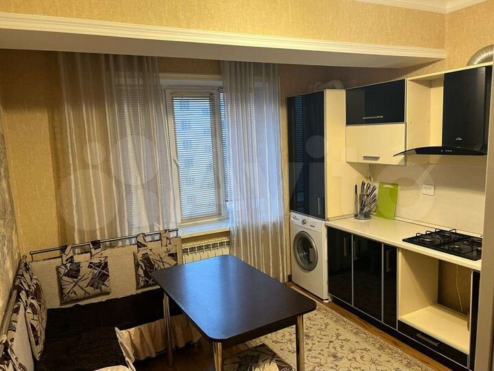 2-к. квартира, 82 м², 5/5 эт.