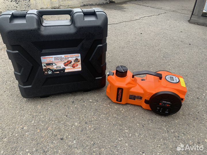 Набор автомобилиста 3 в 1 домкрат компрессор гайко