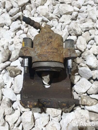 Суппорт передний Шкода Фабия 2