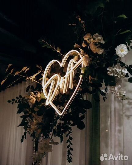 Неоновая вывеска