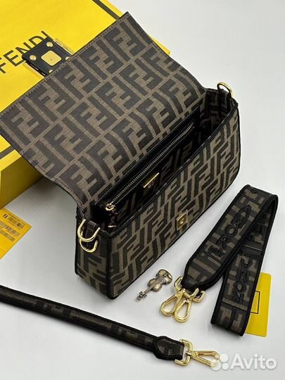 Женская сумка Fendi