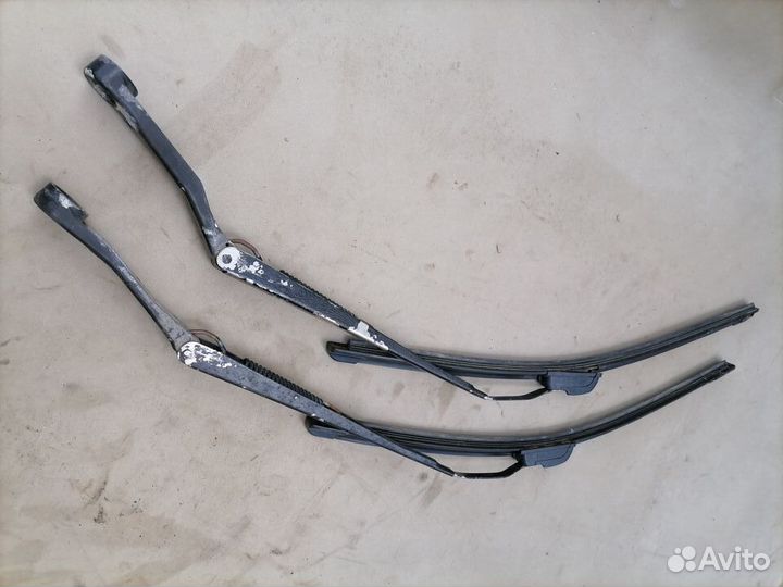 Поводок стеклоочистителя Nissan Almera N15 1999