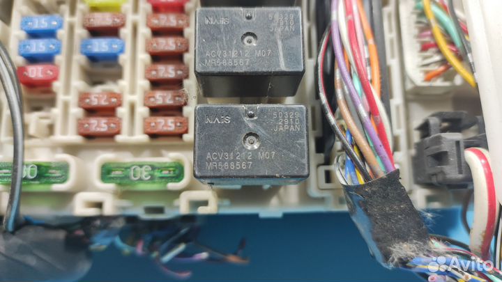 Блок предохранителей салонный Mitsubishi Lancer 9