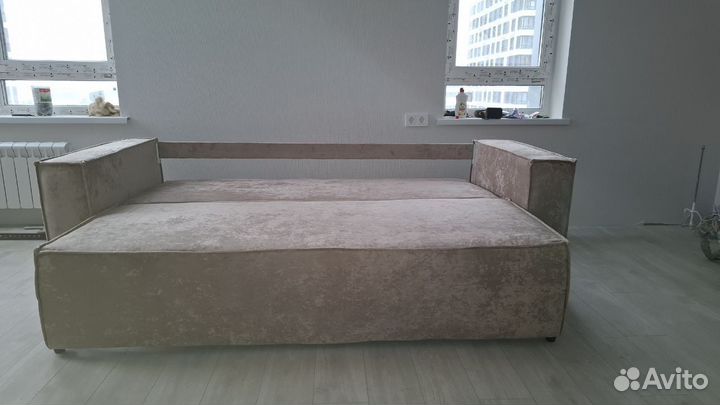 Диван в стиле Лофт в мягкой обивке Плюш