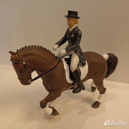 Выездка от Bullyland