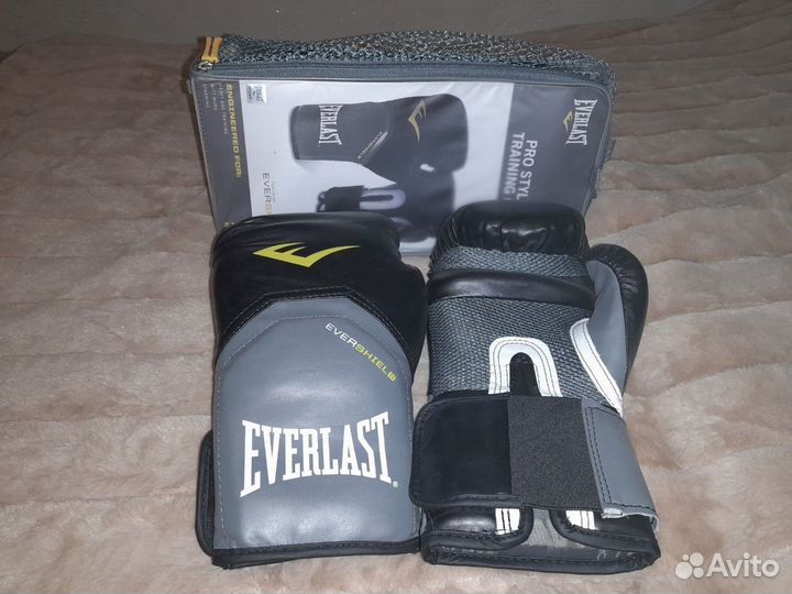 Боксерские перчатки