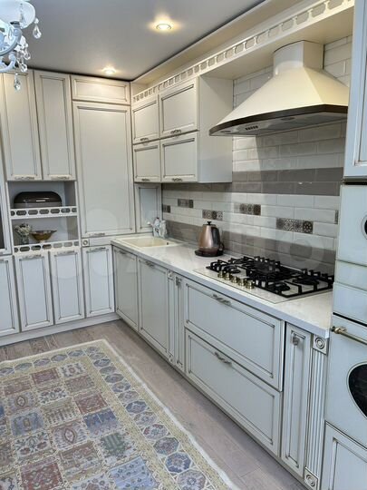 4-к. квартира, 127 м², 9/10 эт.