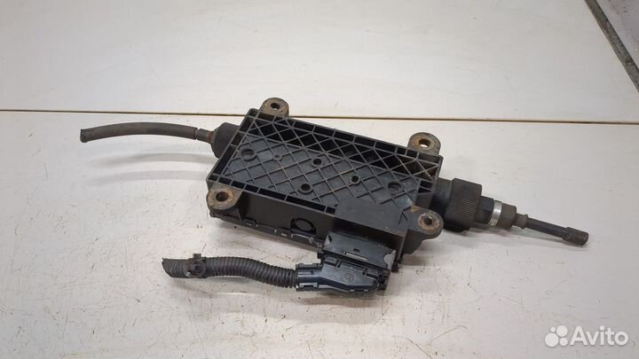 Электропривод ручного тормоза Toyota Avensis 3, 20