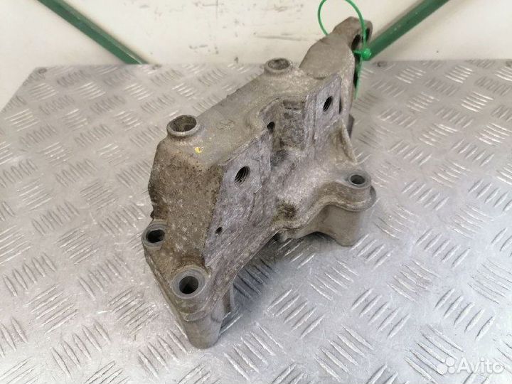 Кронштейн двигателя Volkswagen New Beetle 1.4 16V