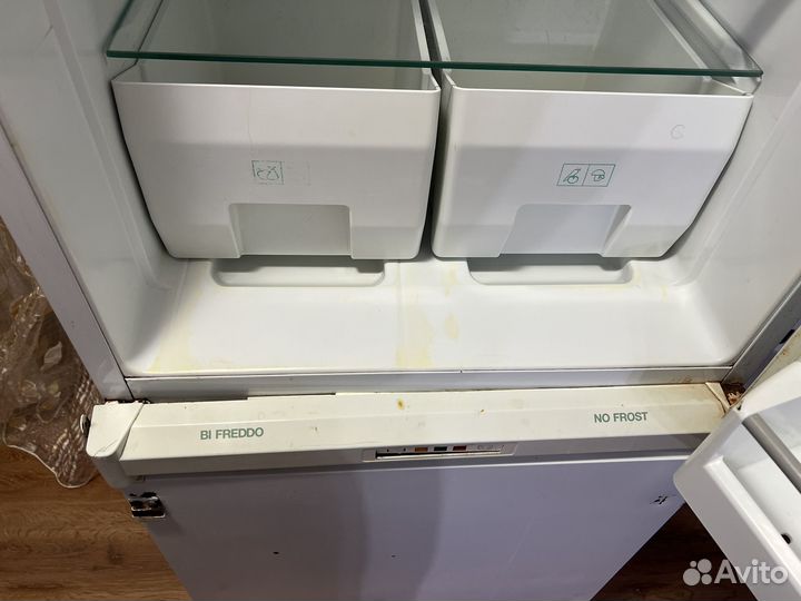 Ariston холодильник