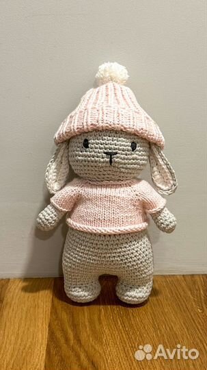 Вязаный зайчик амигуруми