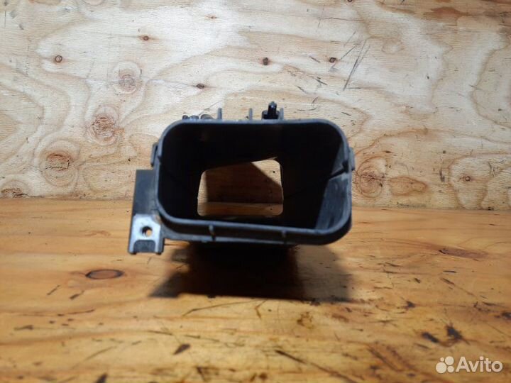 Воздуховод правый Bmw 325 E90 N52B25 2007