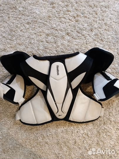 Нагрудник хоккейный reebok sr