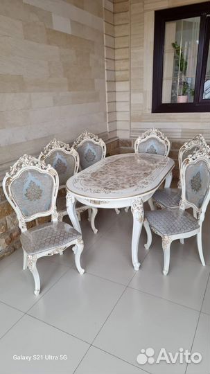 Стол и стулья