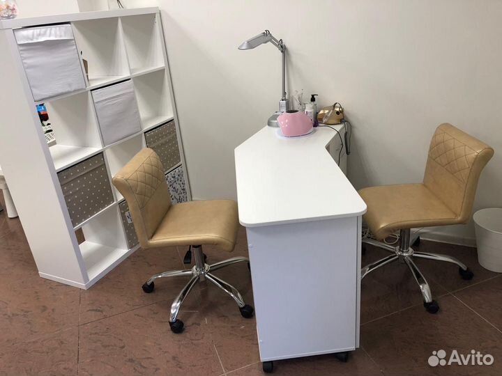 Маникюрный стол Бумеранг